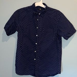 UNIQLO small navy polka dot short sleeve button down shirt.